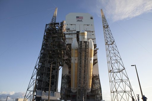 EFT-1 Delta IV Heavy lift to vertical