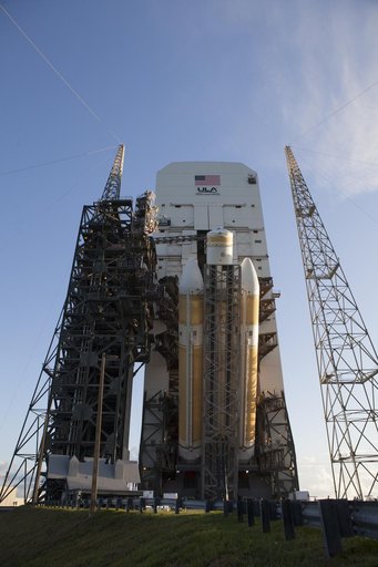 EFT-1 Delta IV Heavy lift to vertical