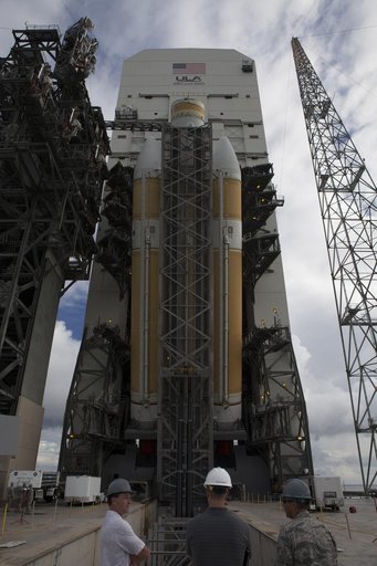 EFT-1 Delta IV Heavy lift to vertical