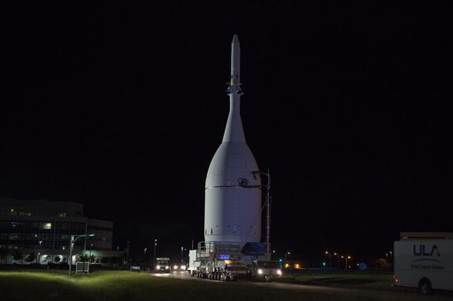 Orion Stops at the VAB on the Way to Launch Pad 37