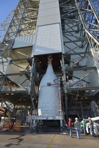 Orion is Lifted for Mating with Delta IV