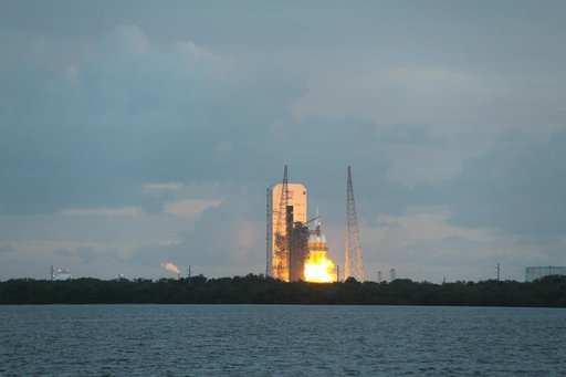 Orion EFT-1 Launch from NASA Causeway