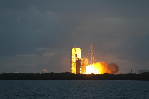 Orion EFT-1 Launch from NASA Causeway