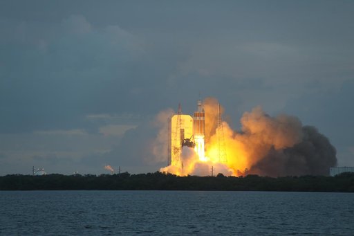 Orion EFT-1 Launch from NASA Causeway