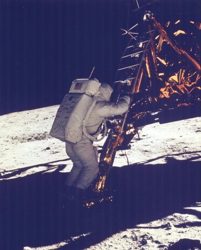 KSC-AS11-40-5869