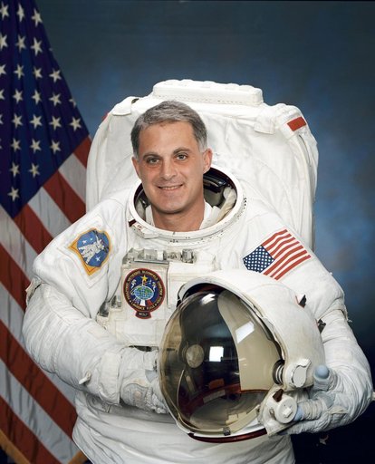 JOHNSON SPACE CENTER, HOUSTON, TEXAS -- (JSC2000-03056) Official portrait of astronaut David A. Wolf, mission specialist.