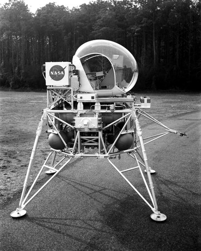 Vehicle for Lunar Landing Research Facility
