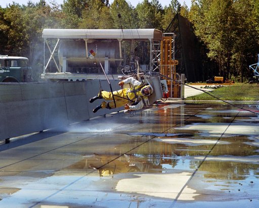 Icarus Lunar Walker,Lunar Landing Research Facility