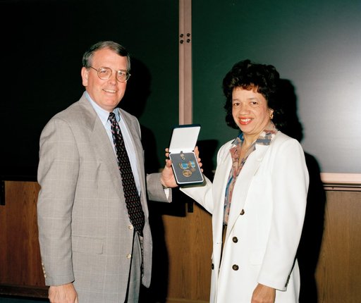 Honor Award to Chrisinte Darden