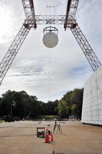 Orion SPLASH P1 Test 7 Swing Test at NASA Langley Research Cente