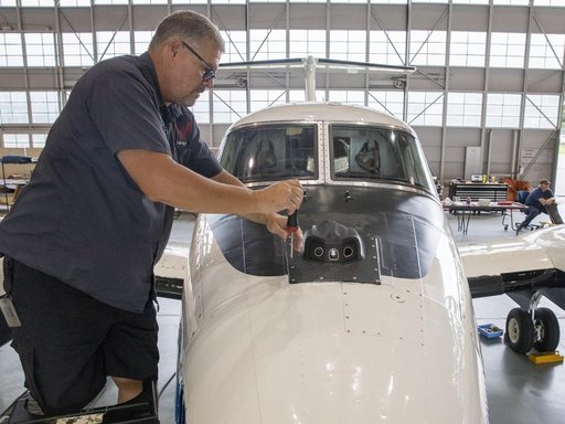 Testing of the External Vision System (XVS) Software on the B200 King Air