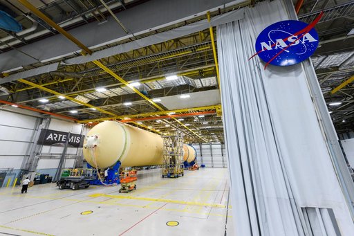 Teams Move Artemis II SLS Engine Section into Position for Final Join