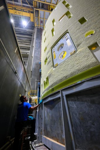Technicians Lift, Prepare Artemis III SLS Intertank for Next Phase of Production at NASA Michoud