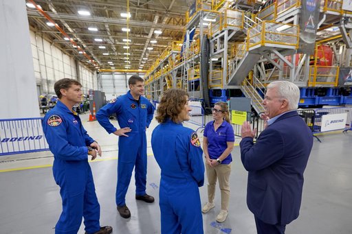 MAF_20231116_CS2_AstronautVisit02