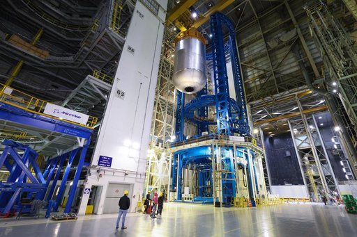 Crews Lift SLS Liquid Oxygen Tank into Cell D at NASA Michoud
