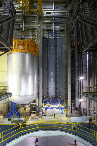 Crews Lift SLS Liquid Oxygen Tank into Cell D at NASA Michoud