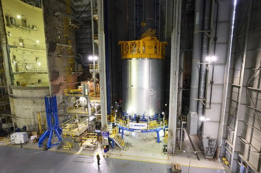 Crews Lift SLS Liquid Oxygen Tank into Cell D at NASA Michoud