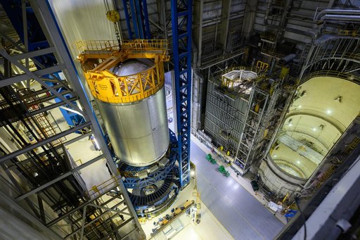 Crews Lift SLS Liquid Oxygen Tank into Cell D at NASA Michoud