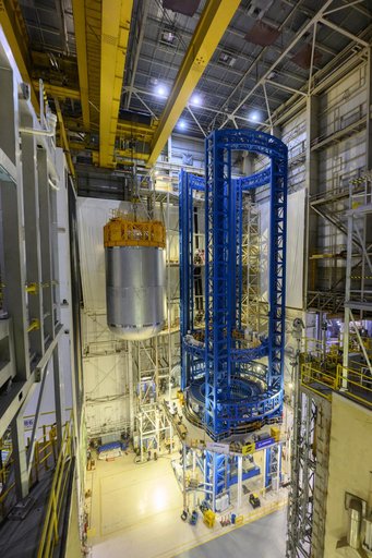 Crews Lift SLS Liquid Oxygen Tank into Cell D at NASA Michoud