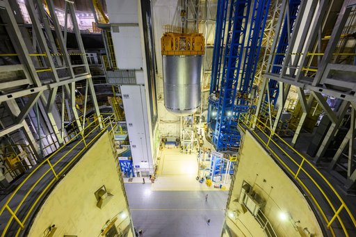 Crews Lift SLS Liquid Oxygen Tank into Cell D at NASA Michoud