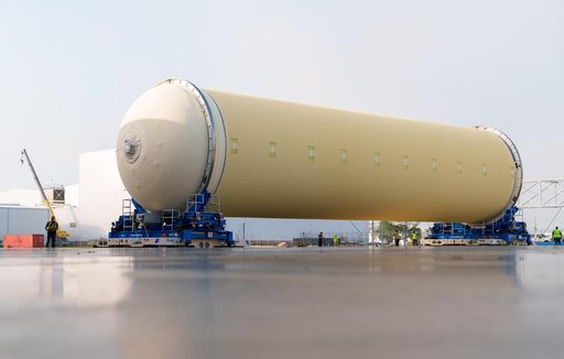 Artemis III Liquid Hydrogen Tank moves into Final Assembly