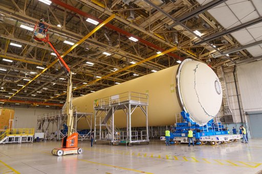 Artemis III Liquid Hydrogen Tank moves into Final Assembly