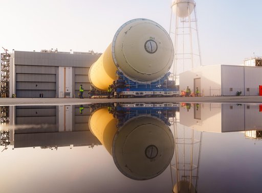 Artemis III Liquid Hydrogen Tank moves into Final Assembly