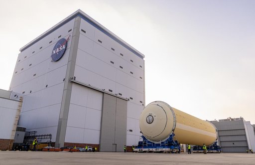 Artemis III Liquid Hydrogen Tank moves into Final Assembly