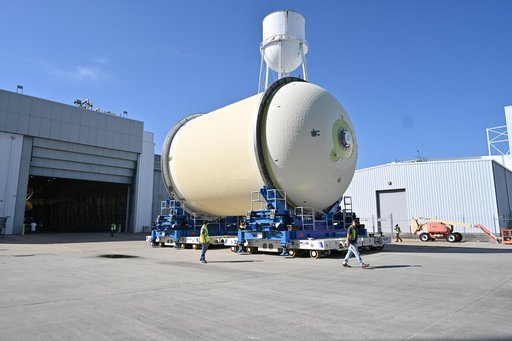 Artemis III Liquid Oxygen Tank Moves to Vertical Assembly Building at Michoud