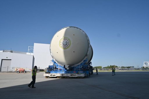 Artemis III Liquid Oxygen Tank Moves to Vertical Assembly Building at Michoud