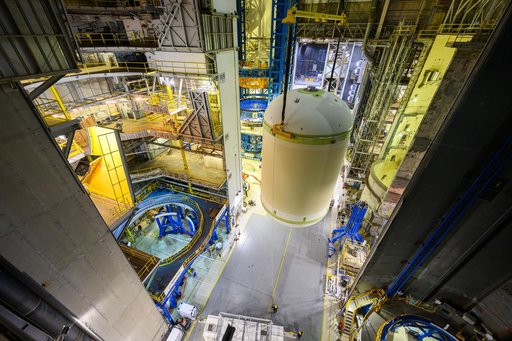 Artemis III Liquid Oxygen Tank Moves to Vertical Configuration at Michoud