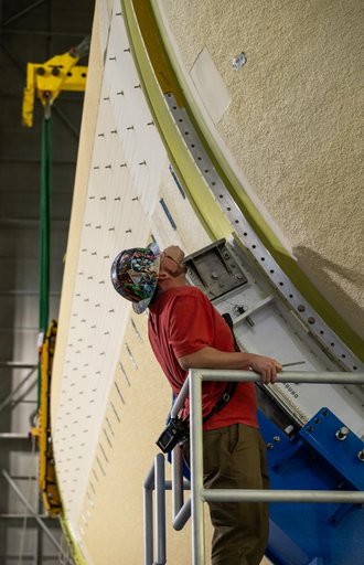 Artemis III Liquid Oxygen Tank Lifted to Mate to Intertank