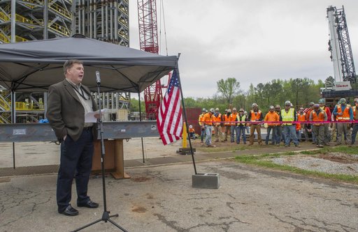 TOPPING OUT OF TEST STAND 4693