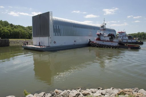 Pegasus barge arrives at MSFC