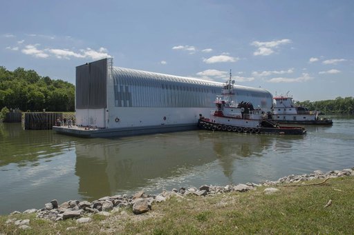 Pegasus barge arrives at MSFC