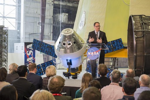 NASA Acting Administrator Robert Lightfoot presents the 2018 "St