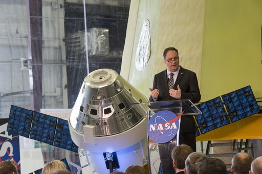 NASA Acting Administrator Robert Lightfoot presents the 2018 "St