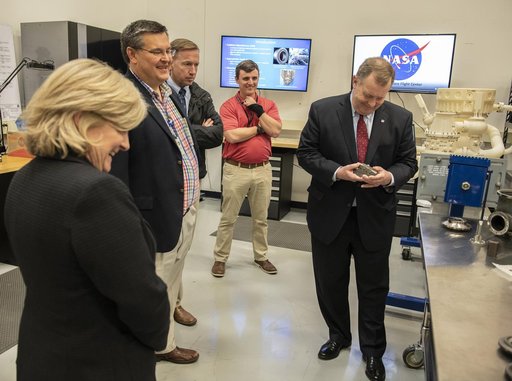 NASA Deputy Administrator, Jim Morhard, Tours MSFC Additive Manu