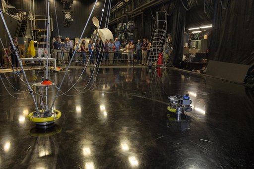 STEERABLE AIR BEARING TETHER DEPLOYMENT