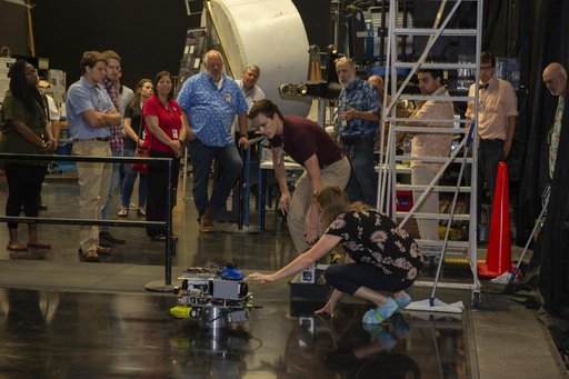 STEERABLE AIR BEARING TETHER DEPLOYMENT