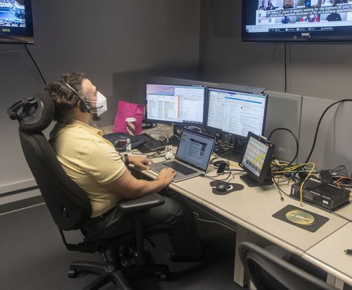MSFC Teams at MSFCC Moniter Launch Conditions for Crew 1 Mission