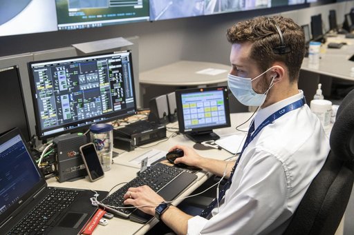 MSFC Teams at MSFCC Moniter Launch Conditions for Crew 1 Mission