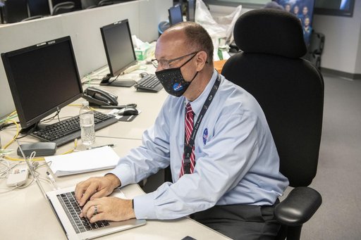 MSFC Teams at MSFCC Moniter Launch Conditions for Crew 1 Mission