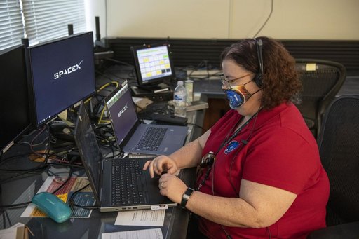 MSFC Teams at MSFCC Moniter Launch Conditions for Crew 1 Mission