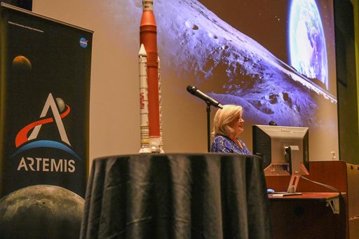 MSFC Director Jody Singer welcomes audience to Chamber Media Briefing at USSRC, 1 of 2