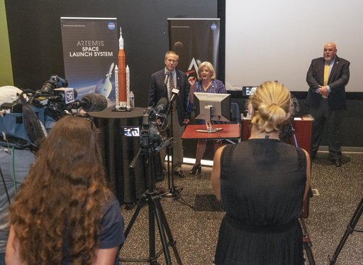 Jody Singer, MSFC Director, responds to reporterâ€™s question du
