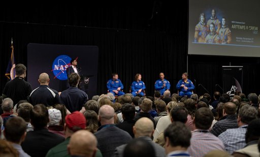 ARTEMIS II CREW VISIT