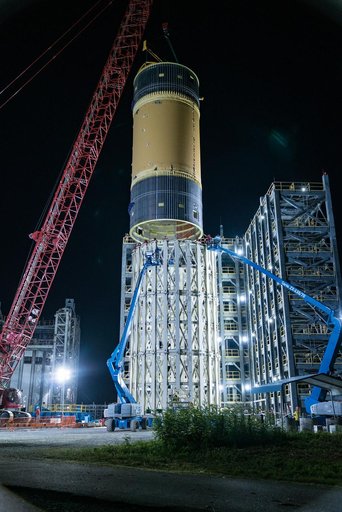 NASA Crews Place Final SLS Rocket Structural Test Article into M