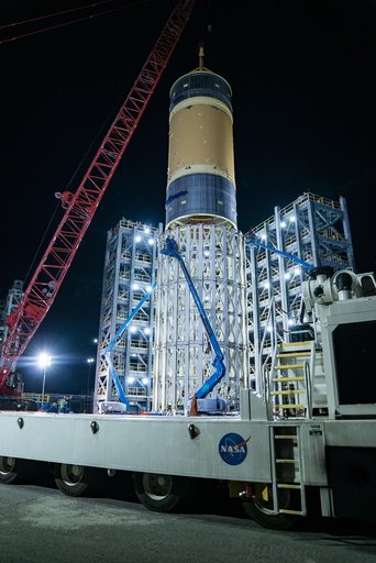 NASA Crews Place Final SLS Rocket Structural Test Article into M