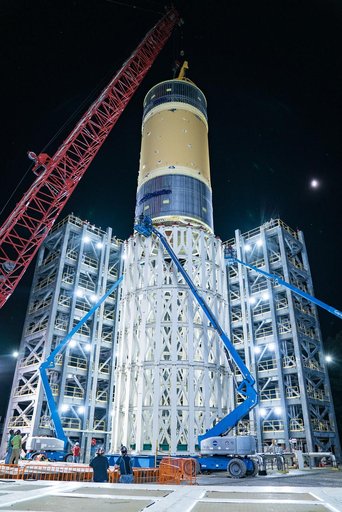 NASA Crews Place Final SLS Rocket Structural Test Article into M